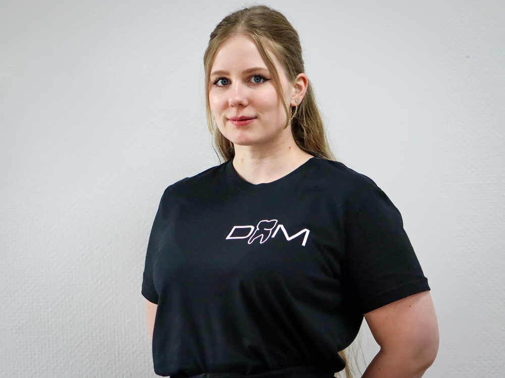 2025-20-10-DM-DentalTechnik-Essen-Melina-small Foto Artur Katny